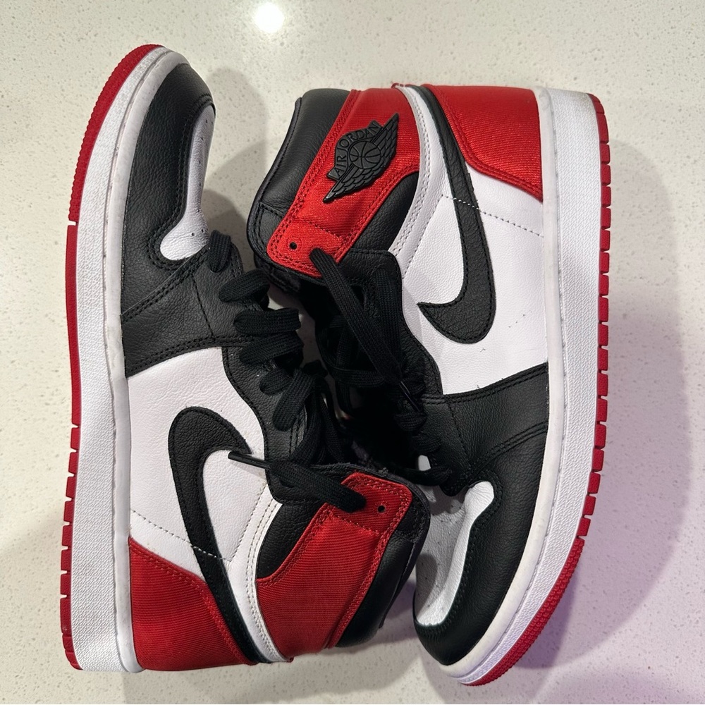 Air Jordan 1 Retro High 'Satin Black Toe'